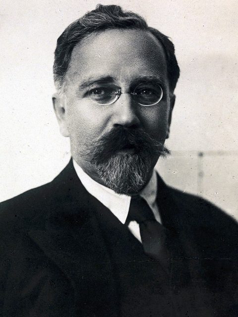 Levas Kamenevas, portretas